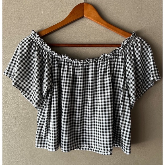 Off-Shoulder Gingham Crop Top || 6ixty 8ight - Picture 2 of 4